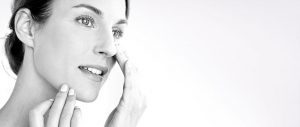 Leia mais sobre o artigo 6 dicas para prevenir as rugas. Conheça também o tratamento.