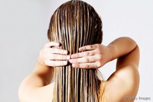 Leia mais sobre o artigo Queratina: o que é? Quais os benefícios dessa proteína para o cabelo?